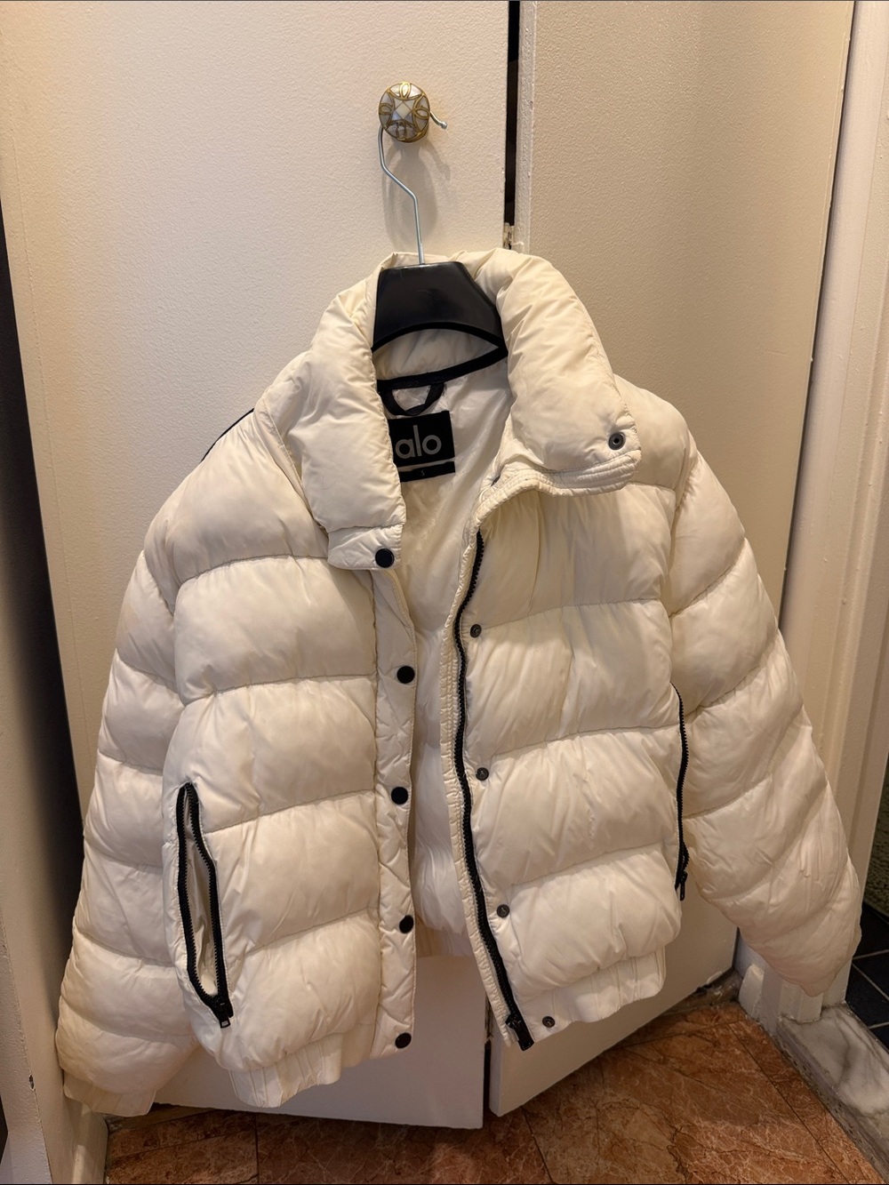 Alo Cream Puffer Jacket with Contrast Zippers